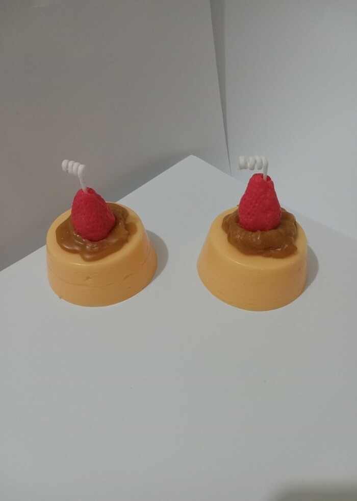 Çok tatlı çilekli karamelo pasta mumu hediyelik dekoratif özel g - Görsel 2