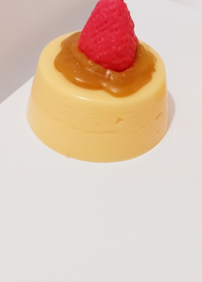 Çok tatlı çilekli karamelo pasta mumu hediyelik dekoratif özel g - Görsel 3