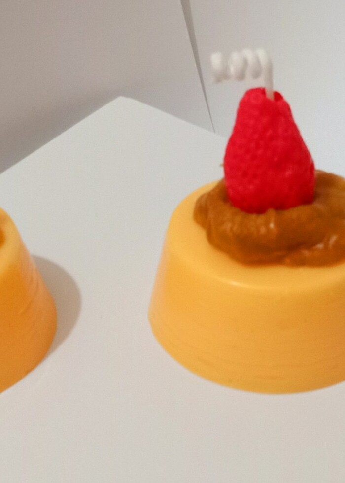 Çok tatlı çilekli karamelo pasta mumu hediyelik dekoratif özel g - Görsel 5