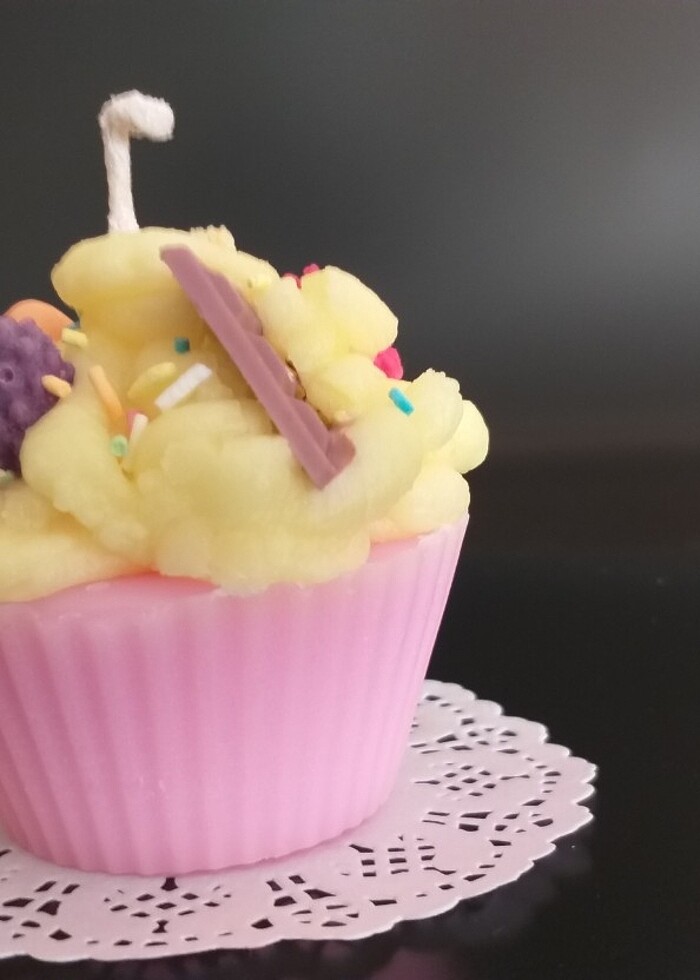 Meyveli çikolatalı cupcake mumu  pembe - Görsel 2