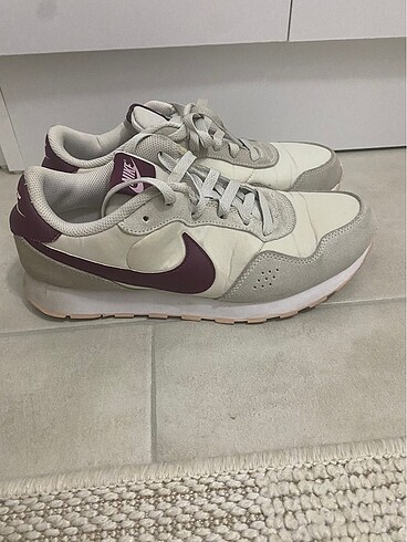38,5 Beden ten rengi Renk Nike spor ayakkabı