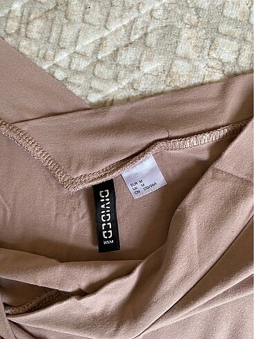 H&M pudra üst