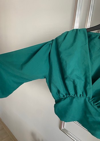 Kemerli V Yaka Mini Yeşil Bluz - Görsel 3