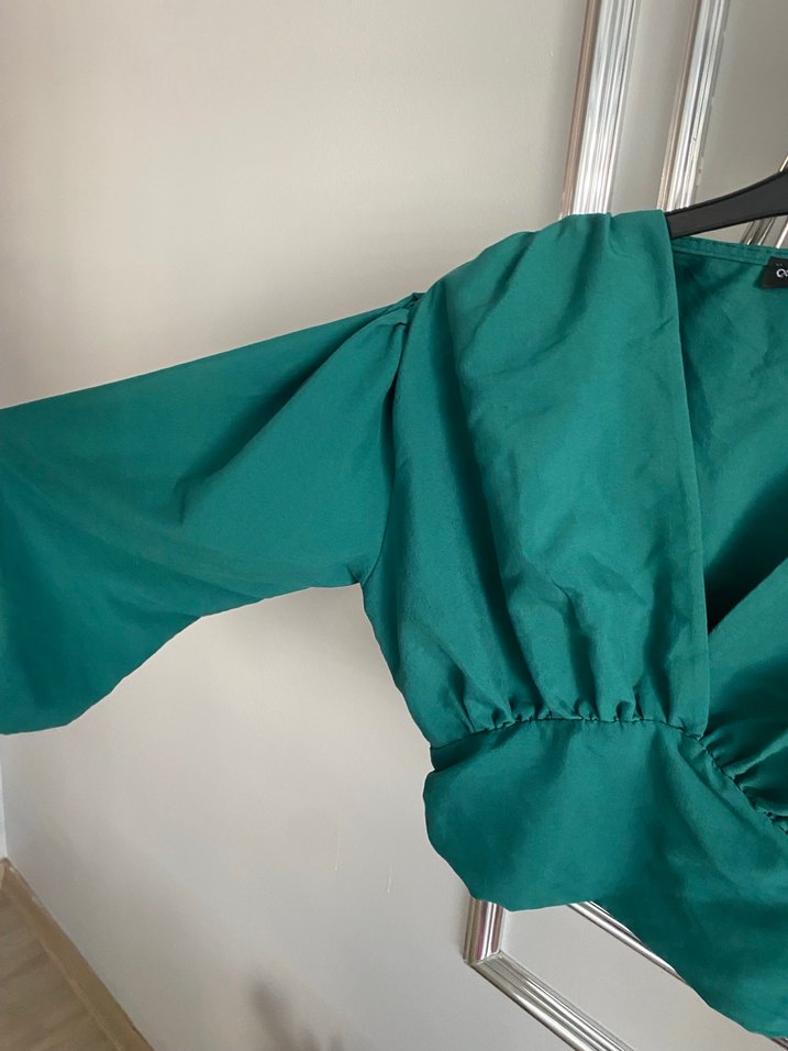 Kemerli V Yaka Mini Yeşil Bluz - Görsel 3