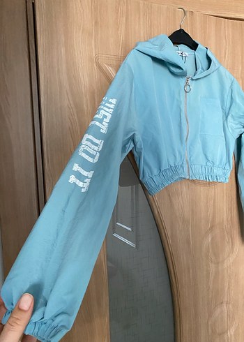 Mavi Kapüşonlu Kısa Kadın Ceket - Görsel 3