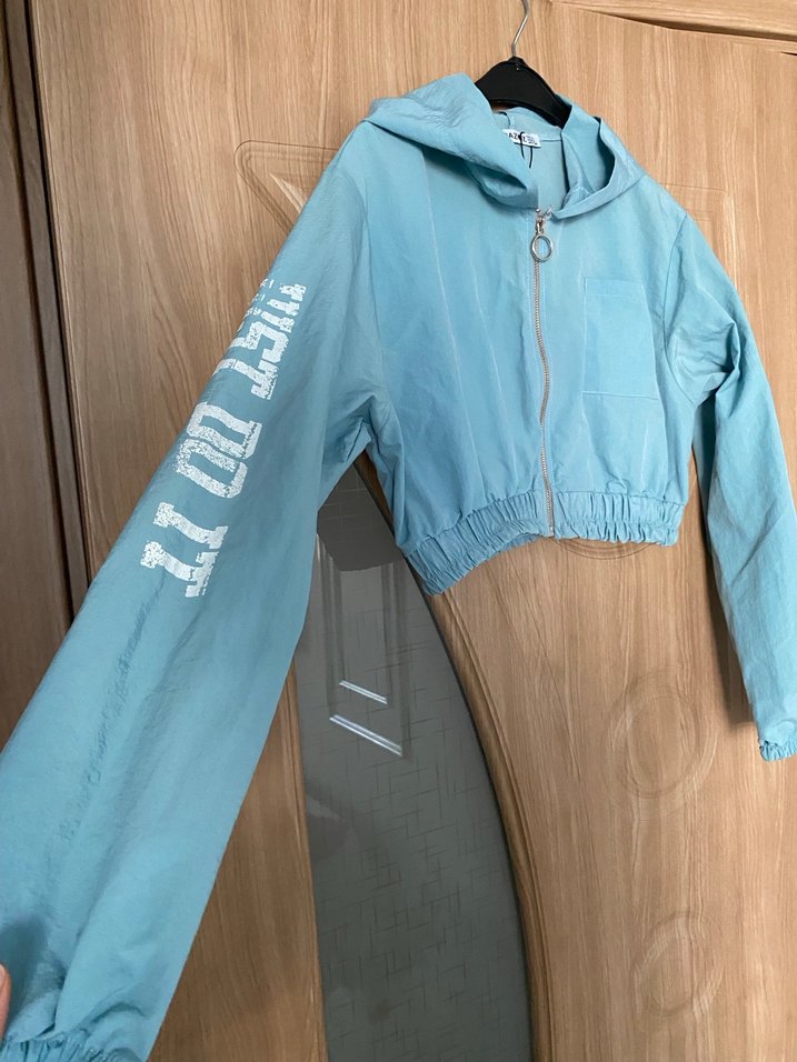 Mavi Kapüşonlu Kısa Kadın Ceket - Görsel 4