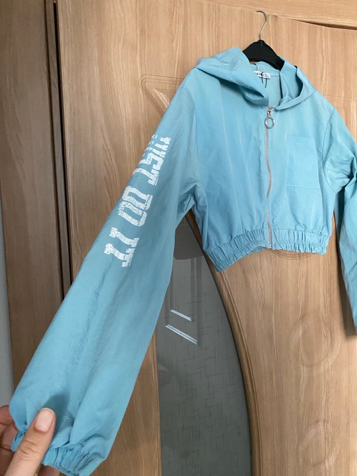 Mavi Kapüşonlu Kısa Kadın Ceket - Görsel 3