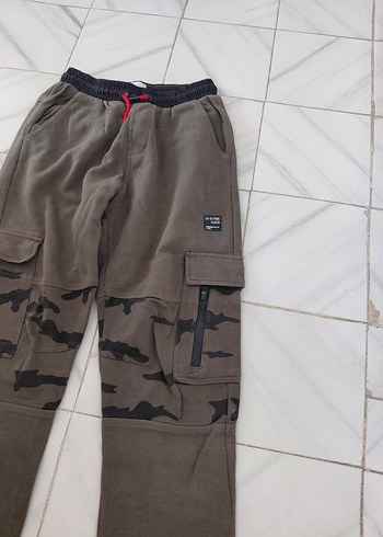 Zara Erkek Kamuflaj Desenli Rahat Kesim Pantolon - Görsel 2