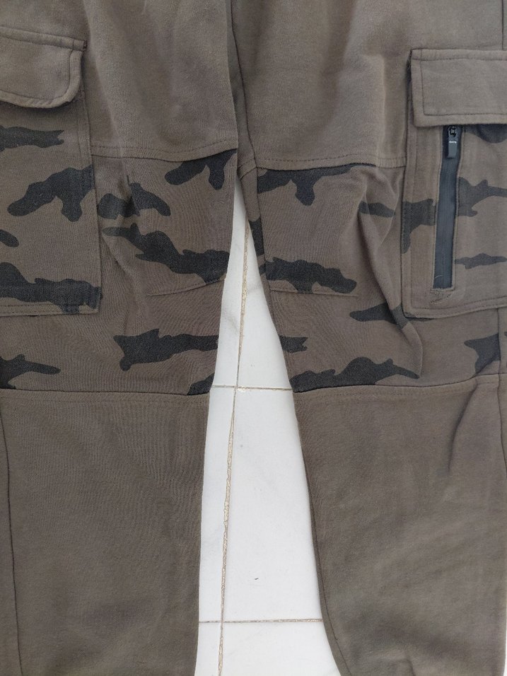 Zara Erkek Kamuflaj Desenli Rahat Kesim Pantolon - Görsel 3