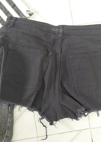 Siyah ve Zebra Desenli,gri Kadın Kot Şort - Görsel 4