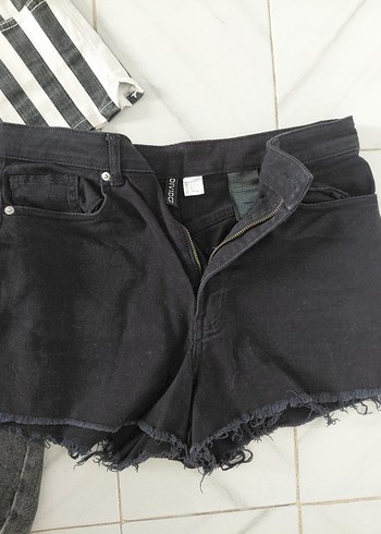 Siyah ve Zebra Desenli,gri Kadın Kot Şort - Görsel 5