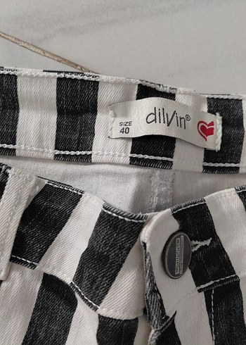 Siyah ve Zebra Desenli,gri Kadın Kot Şort - Görsel 3