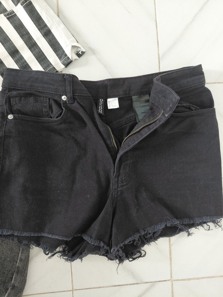 Siyah ve Zebra Desenli,gri Kadın Kot Şort - Görsel 5