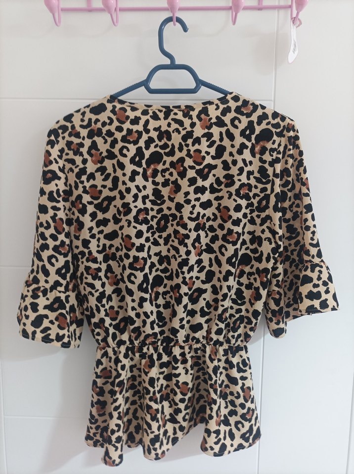 Leopar Desenli V Yakalı Bluz - Görsel 2
