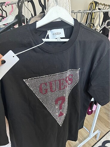 m Beden Guess tişört