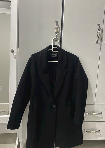 Pull and Bear Siyah Tek Düğmeli Kaban