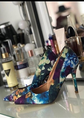 Zara Çiçek desenli stiletto