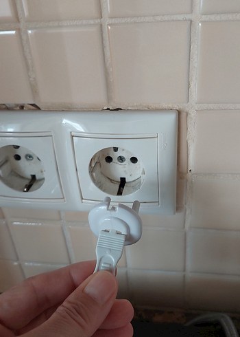 Beyaz Çocuk priz Koruma Aparatları 8 adet ve 1 adet anahtari - Görsel 5