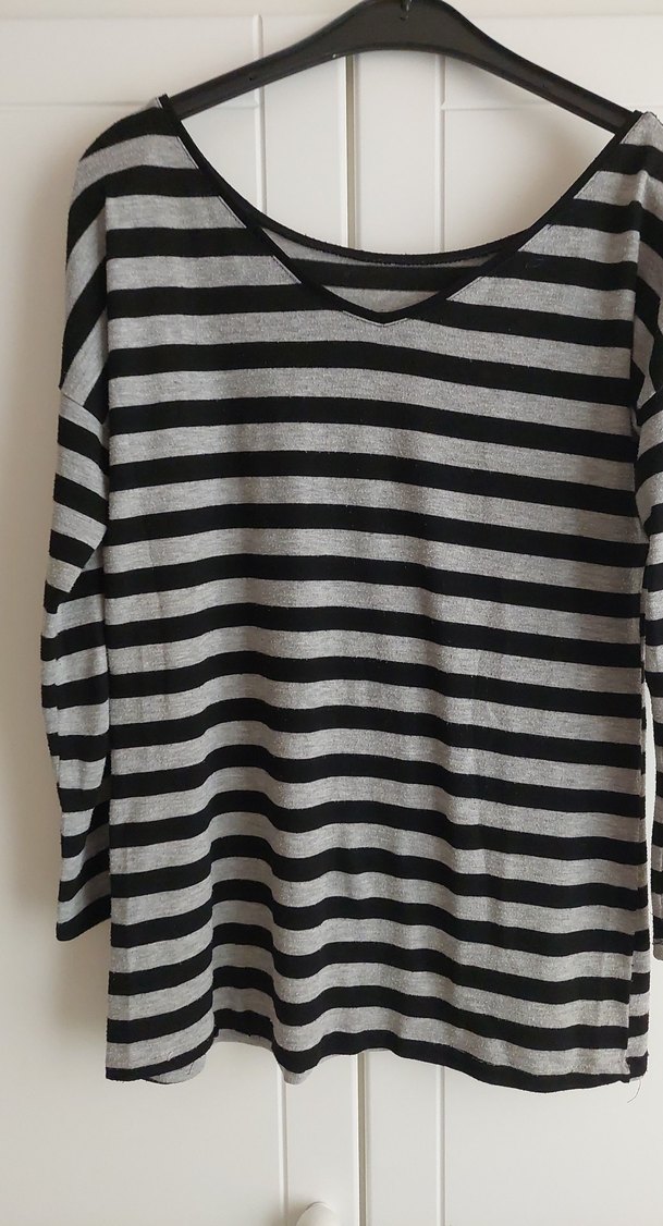 Gri Çizgili Geniş Kesim  Bluz - Görsel 4