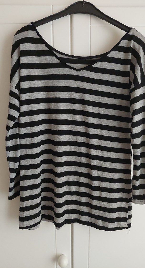 Gri Çizgili Geniş Kesim  Bluz - Görsel 3