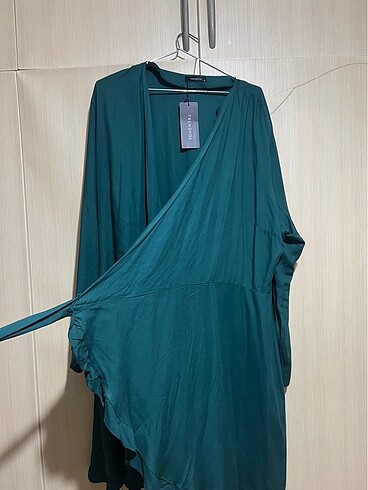 Trendyol & Milla Oversize bağlamalı elbise