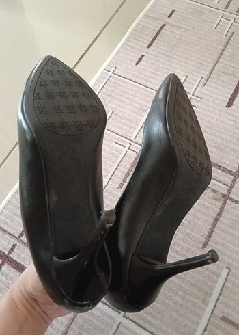 38 Beden Siyah Tokalı Yüksek Topuklu Stiletto