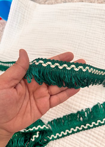 Beden yeşil Renk Yeşil Fırfırlı saçaklı püskül