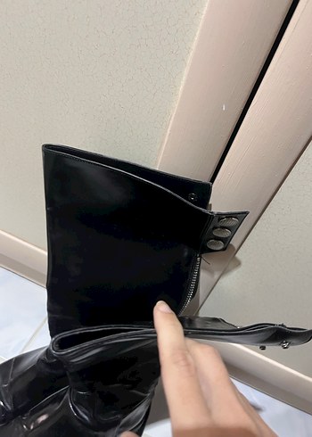 36,5 Beden Zara Siyah Deri Dize Kadar Tokalı Çizme