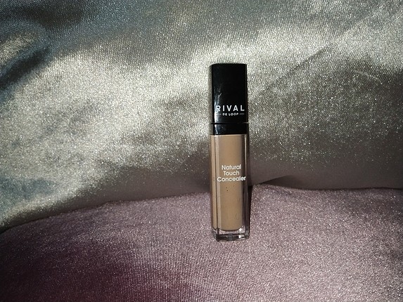 Rival de Loop Natural Touch concealer 