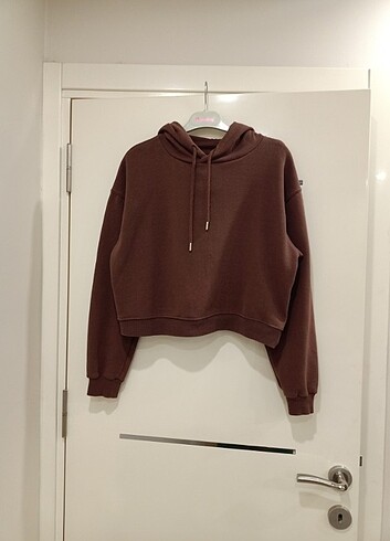 Kahverengi kapüşonlu crop sweatshirt 