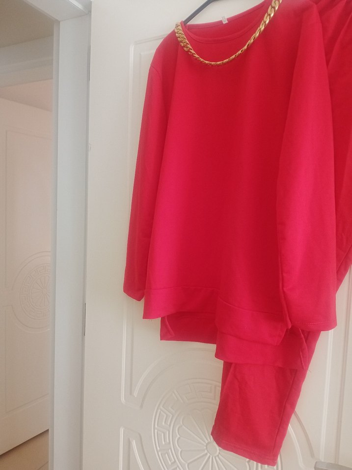 Kırmızı Zincir Detaylı Rahat Kesim Kadın Takım - Görsel 5