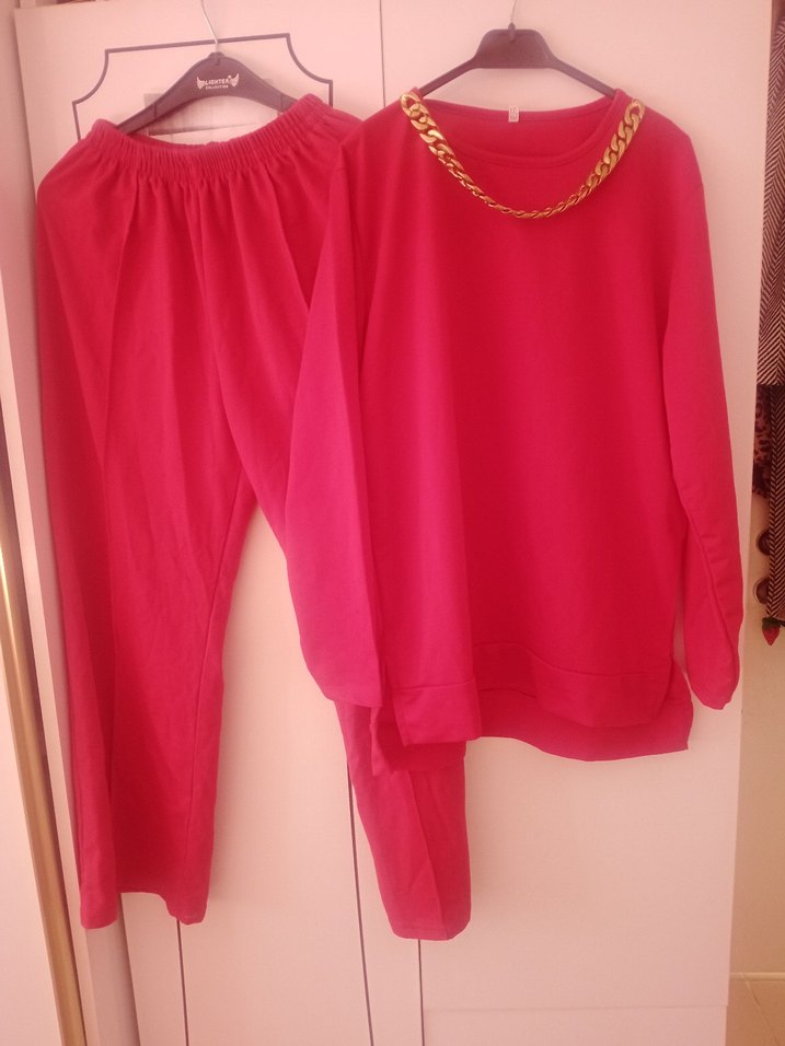 Kırmızı Zincir Detaylı Rahat Kesim Kadın Takım - Görsel 2