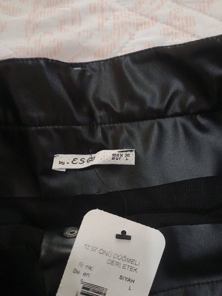 Düğmeli Siyah Deri Midi Etek - Görsel 3