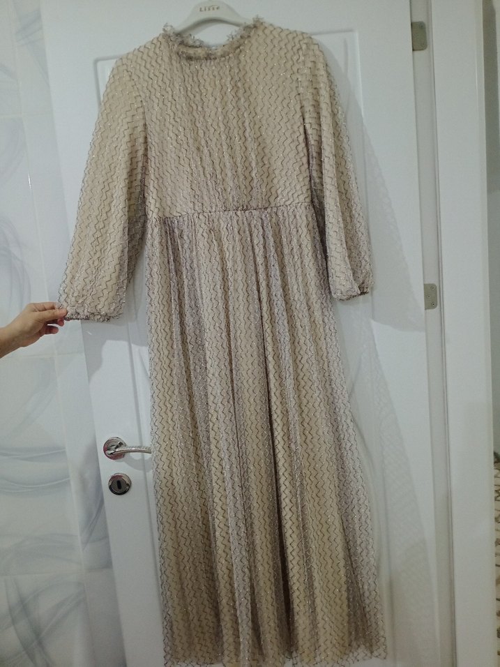 Bej Pilili Uzun Kadın Elbise - Görsel 4