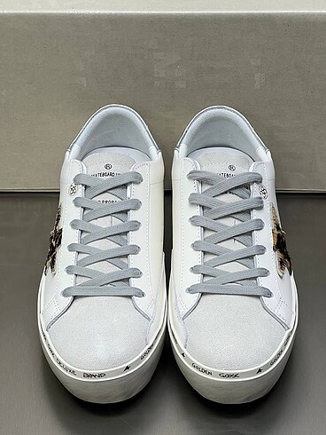 Golden Goose Deluxe Golden goose