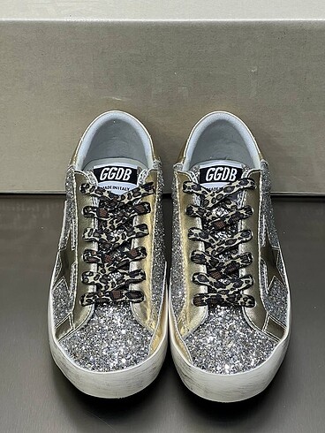 Golden Goose Deluxe Golden goose