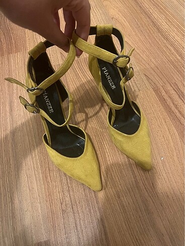 Süet stiletto