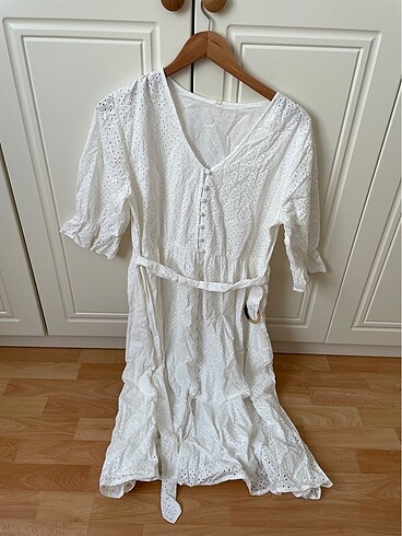 YARGICI ETİKETLİ ELBİSE - Görsel 5