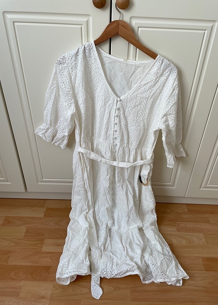 YARGICI ETİKETLİ ELBİSE - Görsel 4