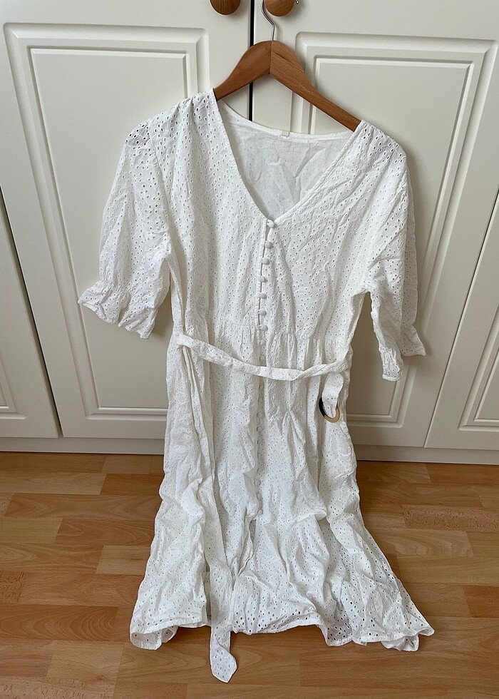 YARGICI ETİKETLİ ELBİSE - Görsel 5