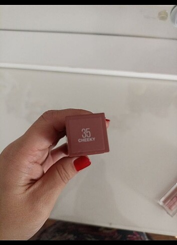 Debenmis yeni gibi ruj