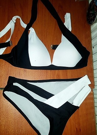  E.L.F Siyah beyaz şık bikini 