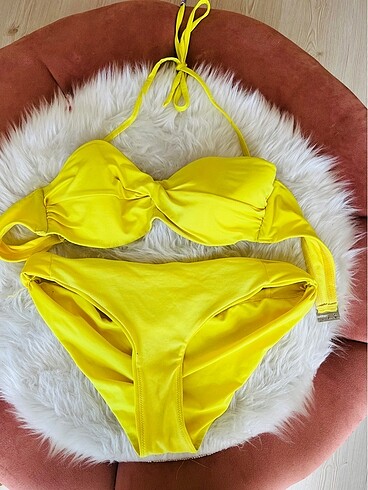 Sarı bikini