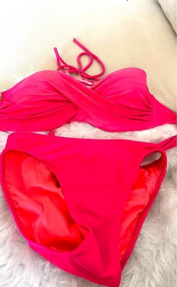 Pembe bikini