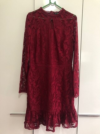 Bordo renkli güpürlü kısa elbise