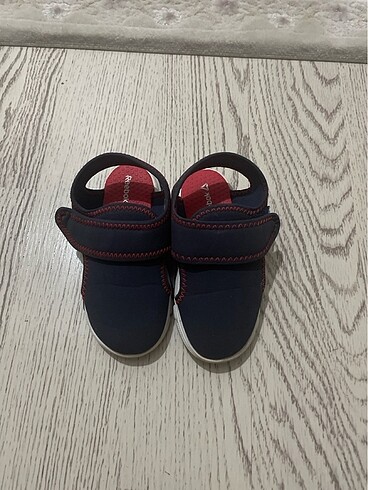 Reebok sandalet