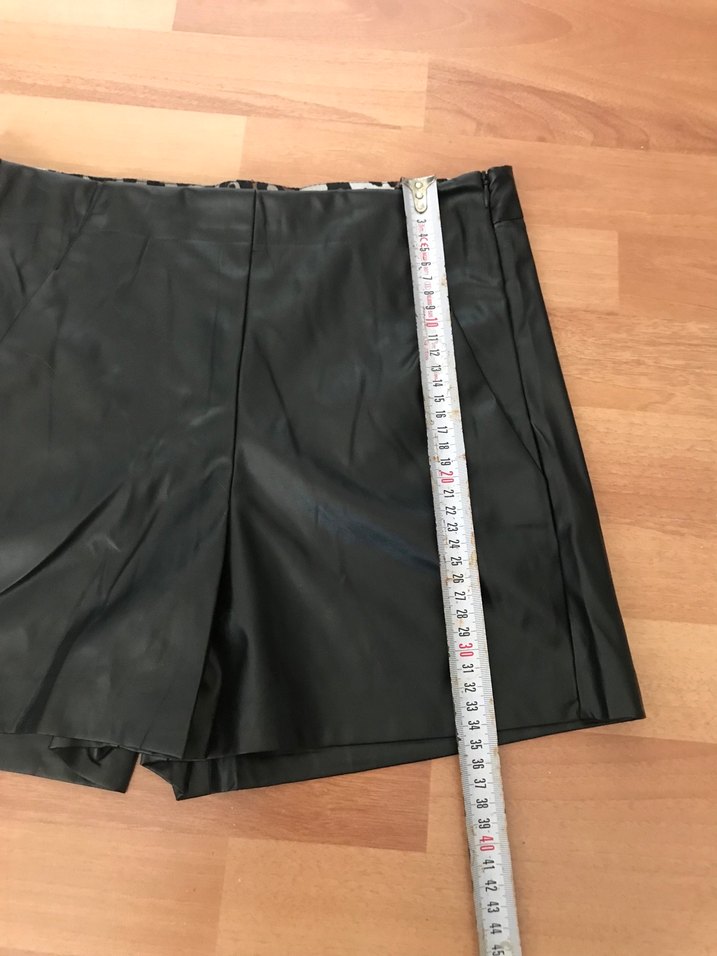 Siyah Deri Mini Şort - Görsel 4