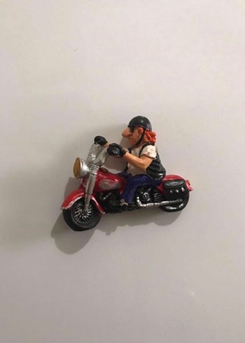 Kırmızı Motosikletli Renkli Aksiyon Figürü Magnet - Görsel 2