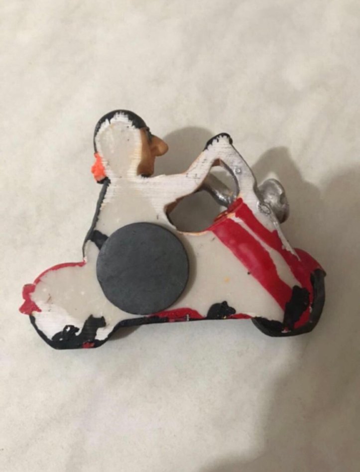 Kırmızı Motosikletli Renkli Aksiyon Figürü Magnet - Görsel 4