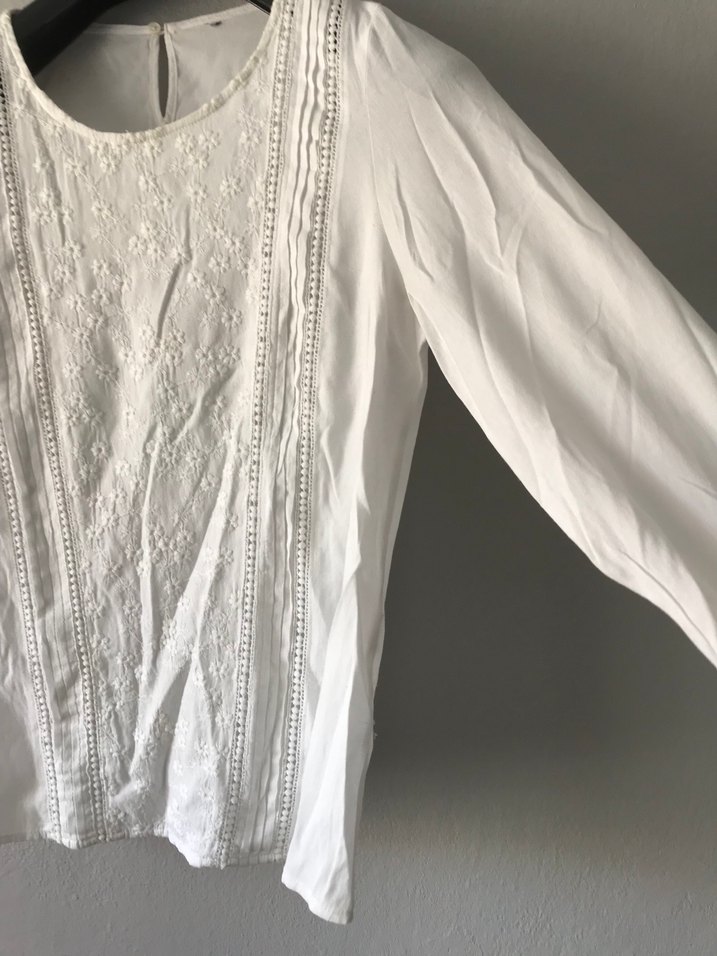 Dantel Detaylı Nakışlı Beyaz Kadın Bluz - Görsel 2